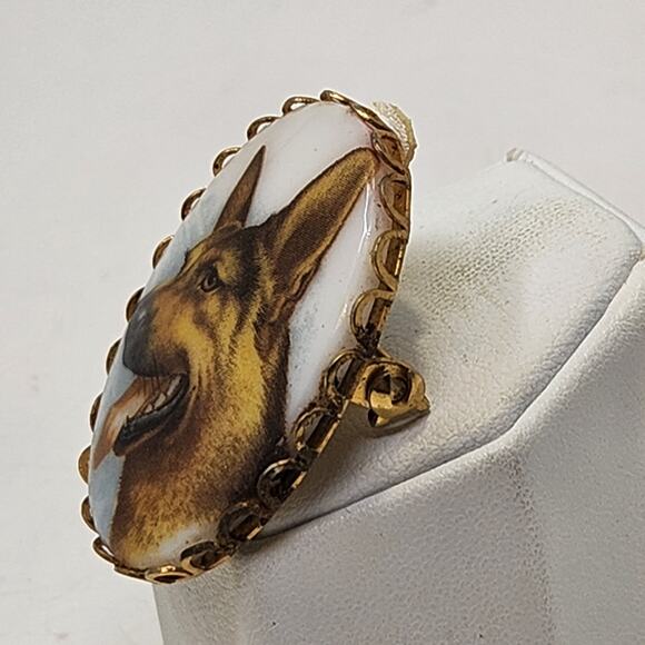 German Shepherd Dog Oval Porcelain Cameo Style Brooch Pin Gold Tone Scalloped - Picture 2 of 4